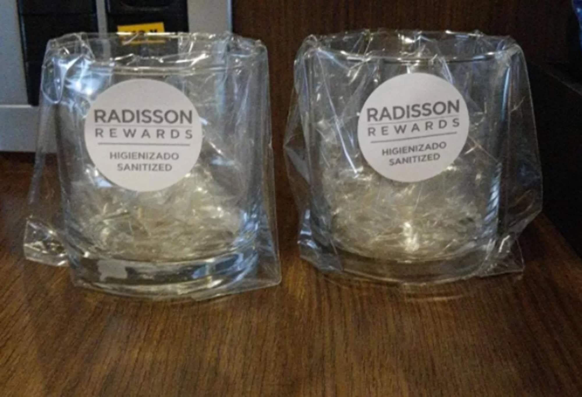 Radisson Alphaville Barueri Exterior foto Sanitized glasses at a hotel