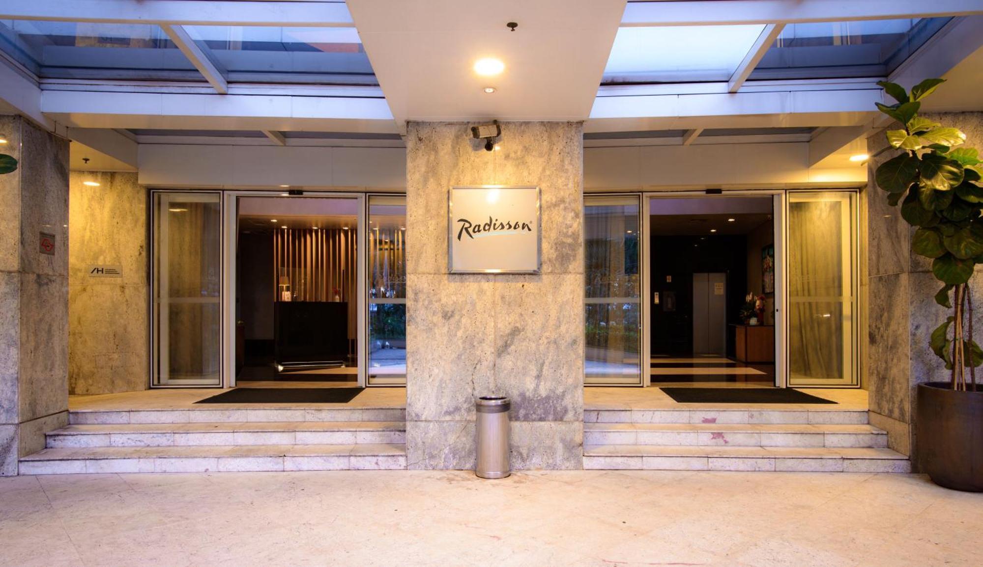 Radisson Alphaville Barueri Exterior foto Entrance of Radisson Blu Hotel, Bucharest