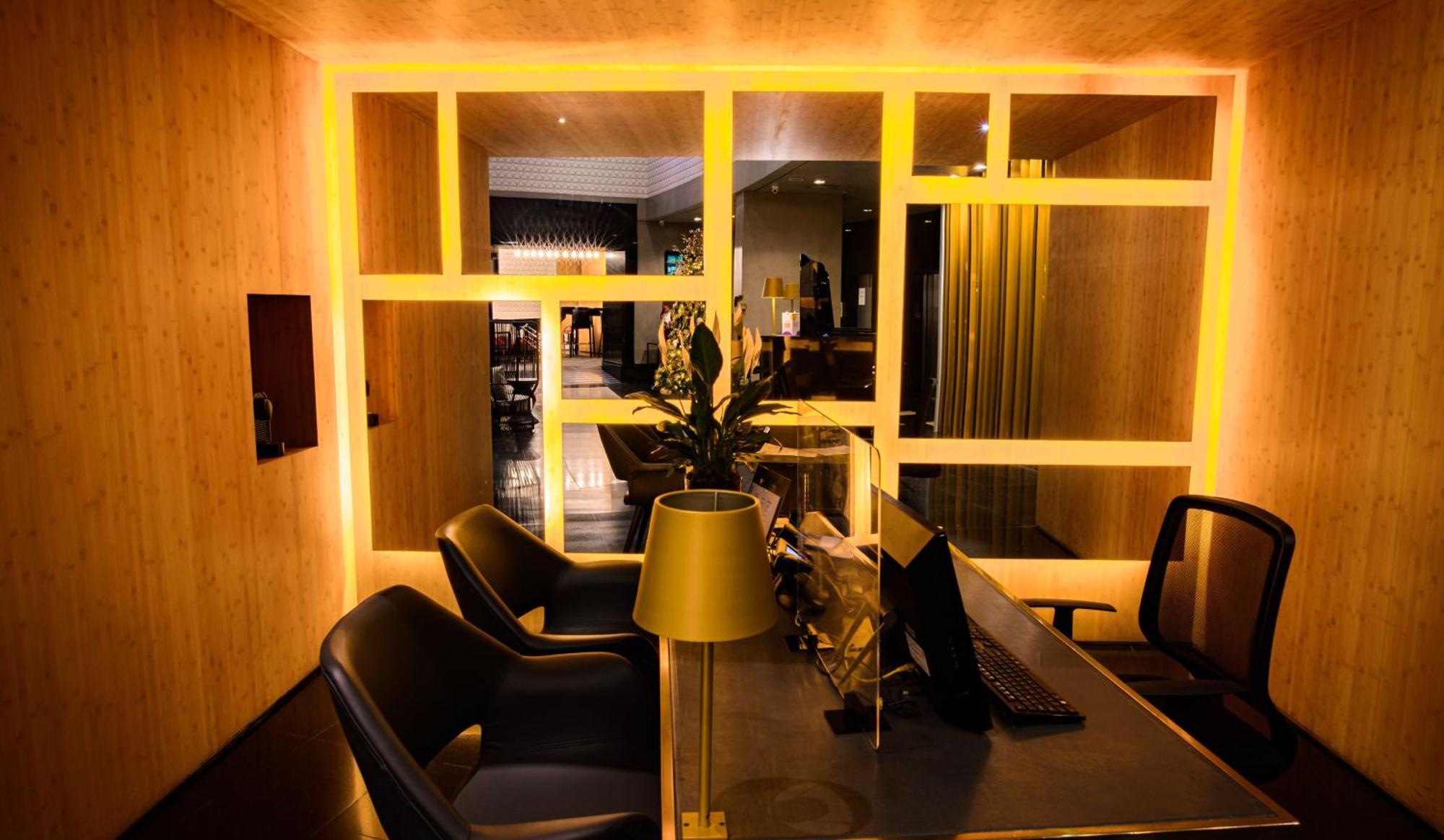 Radisson Alphaville Barueri Exterior foto The interior of the hotel