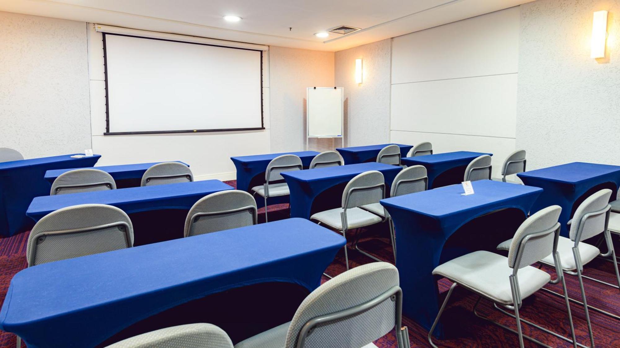 Radisson Alphaville Barueri Exterior foto A typical classroom