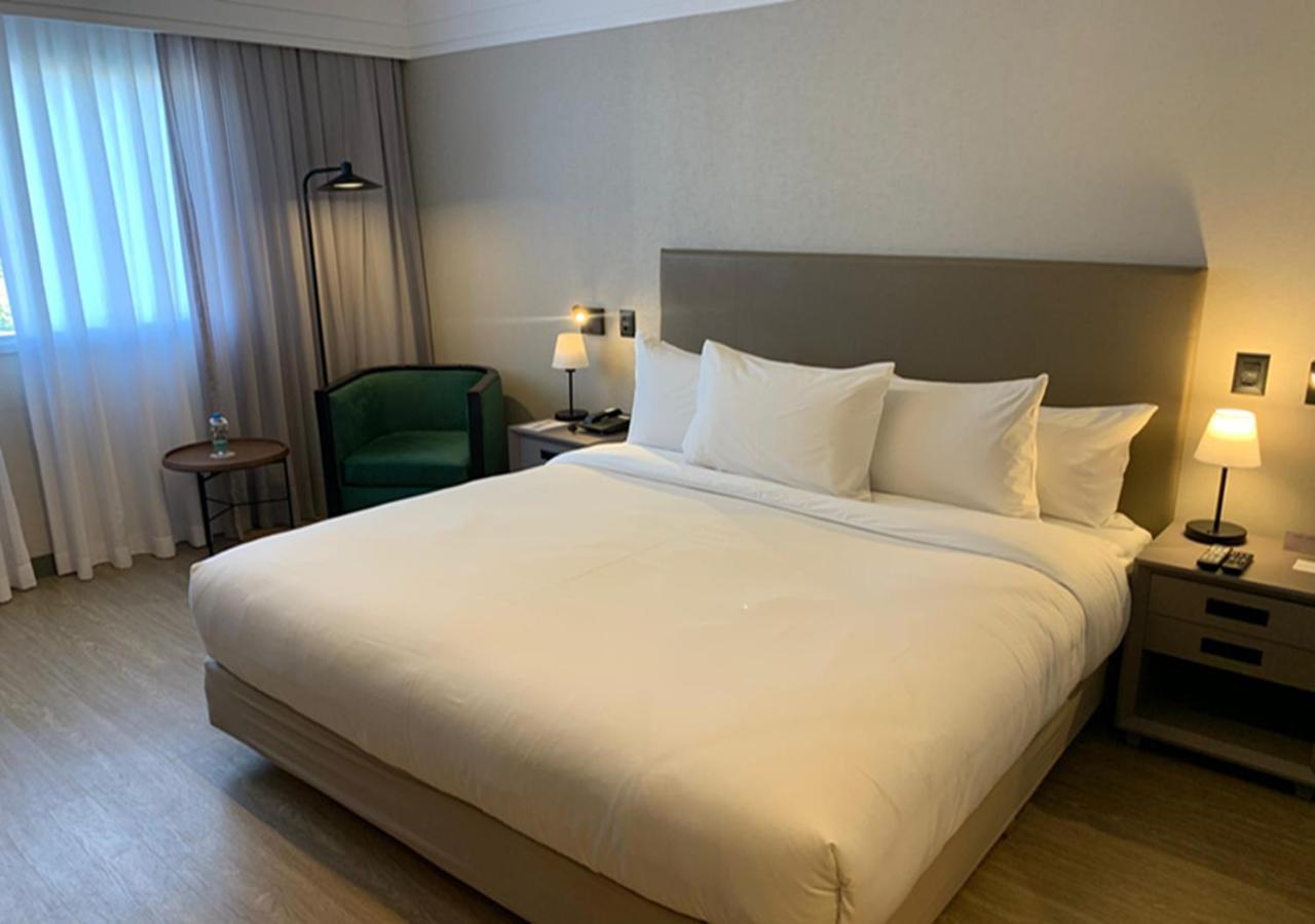 Radisson Alphaville Barueri Exterior foto A room at the hotel