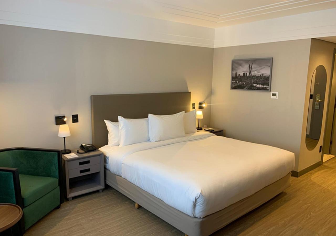 Radisson Alphaville Barueri Exterior foto A room at the hotel