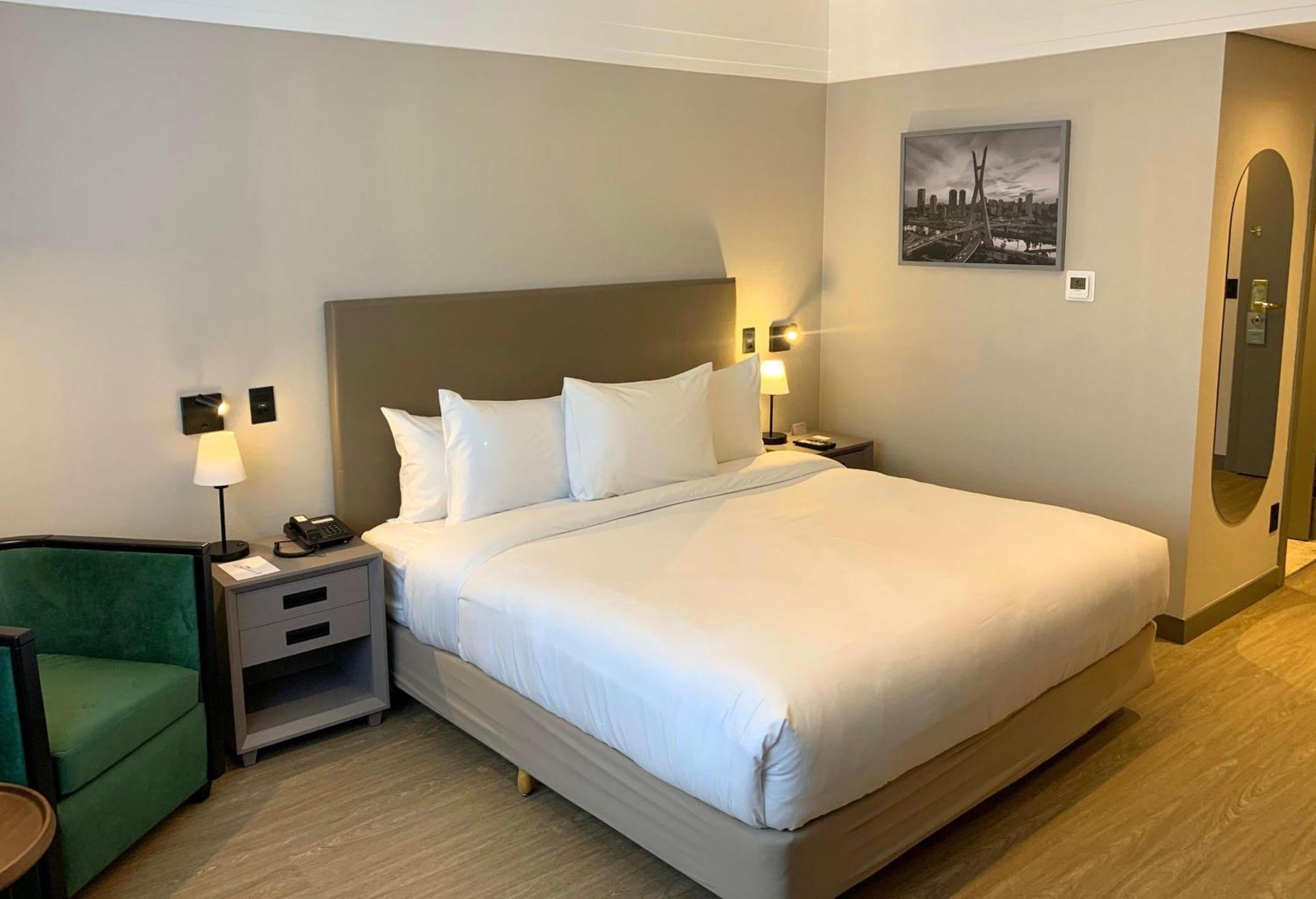 Radisson Alphaville Barueri Exterior foto A room at the hotel