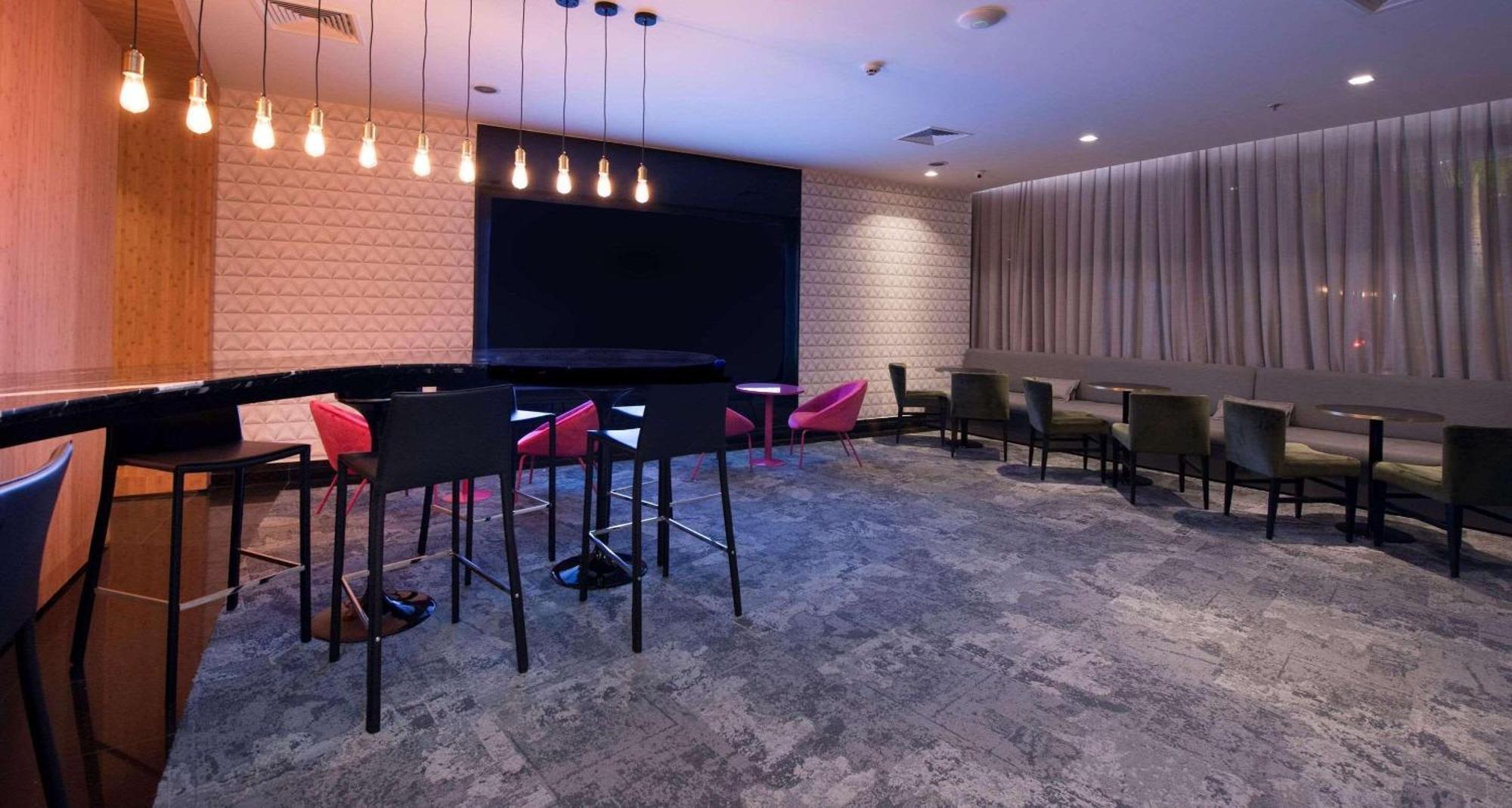 Radisson Alphaville Barueri Exterior foto The lounge at the airport